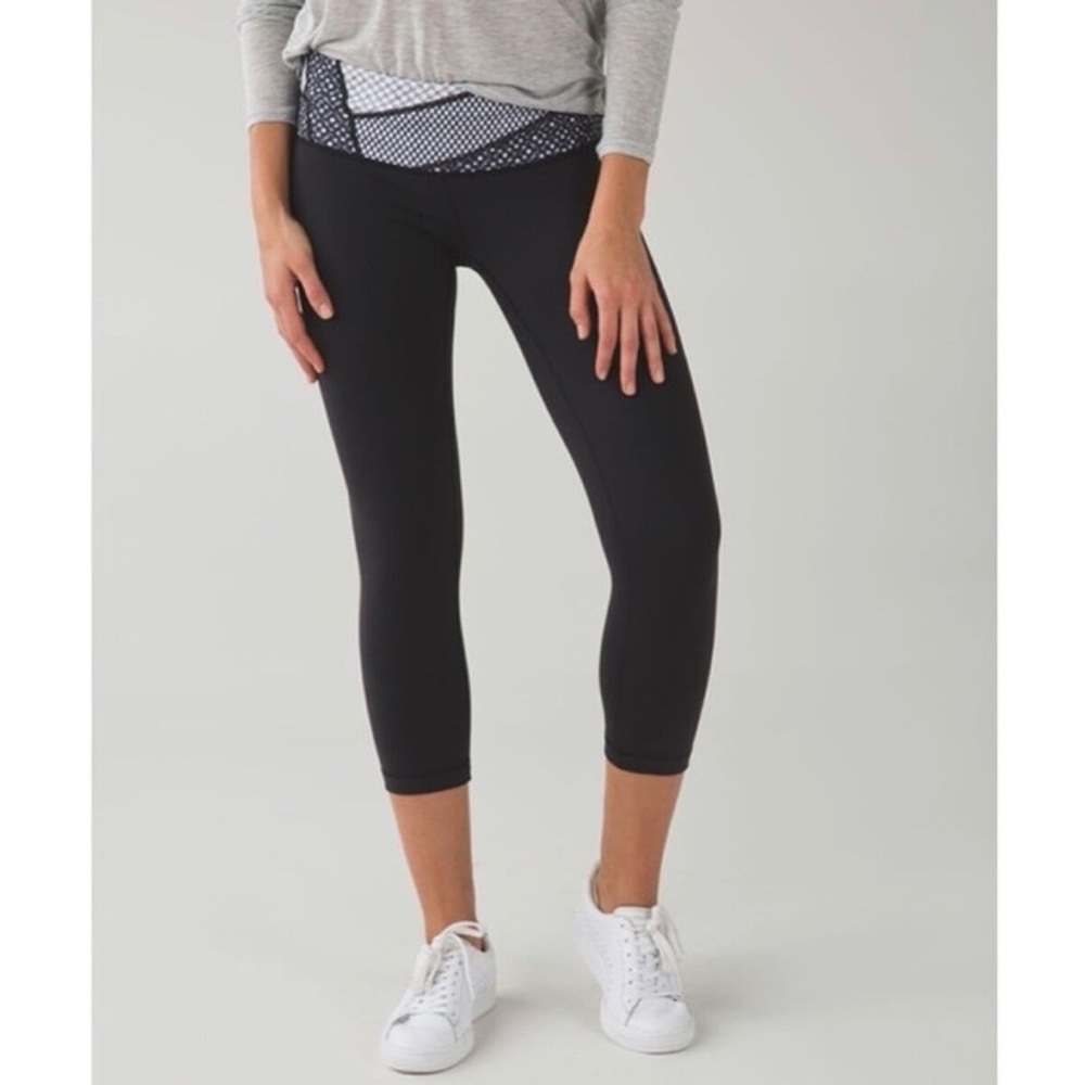 Lululemon size 2 Wunder Under Black Cropped Leggings